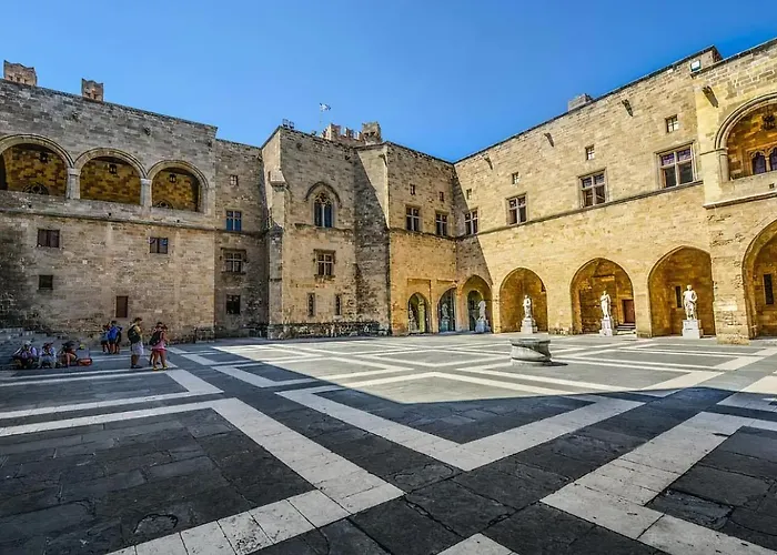 Naria Medieval House شقة